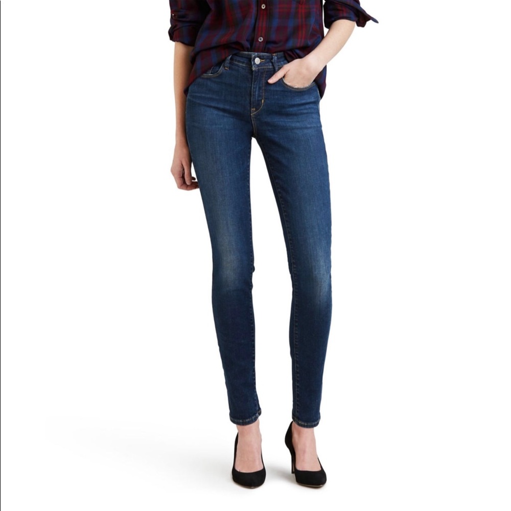 Levi’s mid rise bold curve dark wash skinny jeans